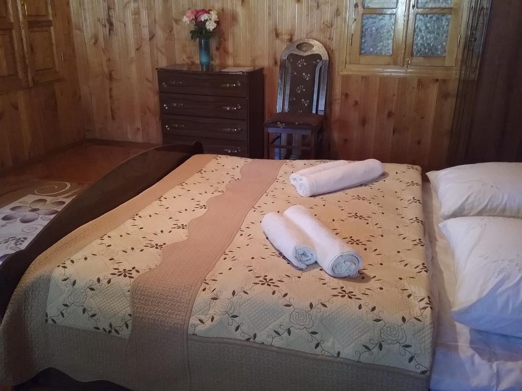 Guest House Anisa Birkiani ภายนอก รูปภาพ