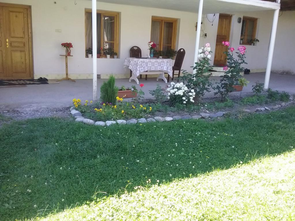 Guest House Anisa Birkiani ภายนอก รูปภาพ